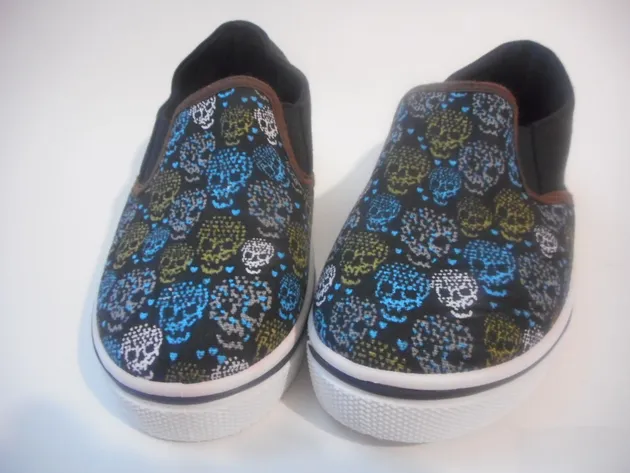 Simon Chang Black Skulls Canvas  Boys Shoes Various Sizes  NWT